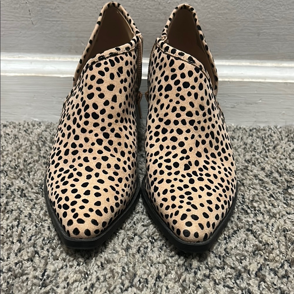 JustFab Black and Tan Ankle Boots with Modern Elegance
